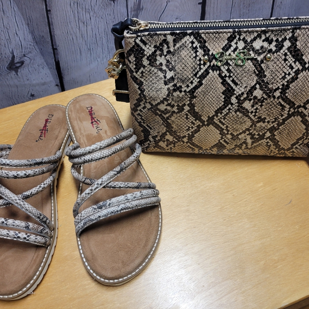 JESSICA SIMPSON Python Print Crossbody - Picture 3 of 7